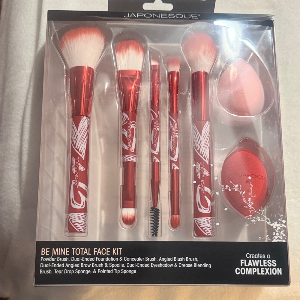 Be Mine Total Face Kit - Red